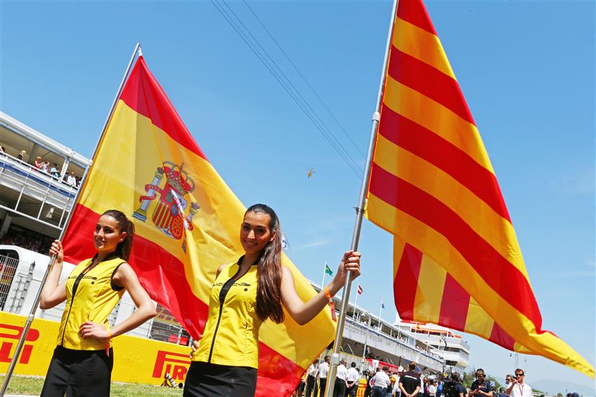 Grid girls holding flags