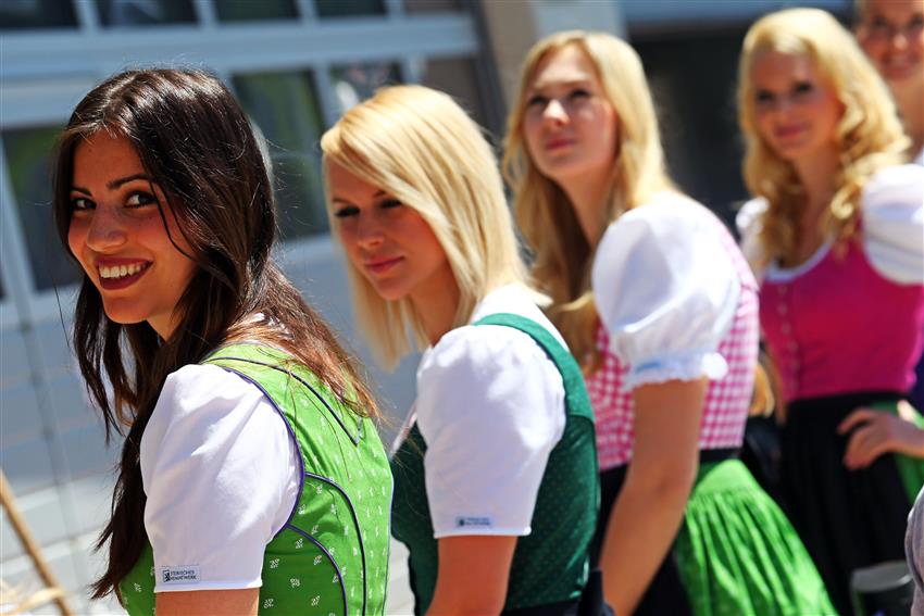 Smiley grid girls