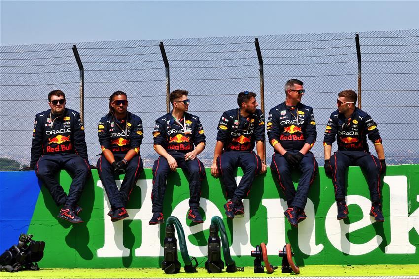 Redbull F1 team on the wall