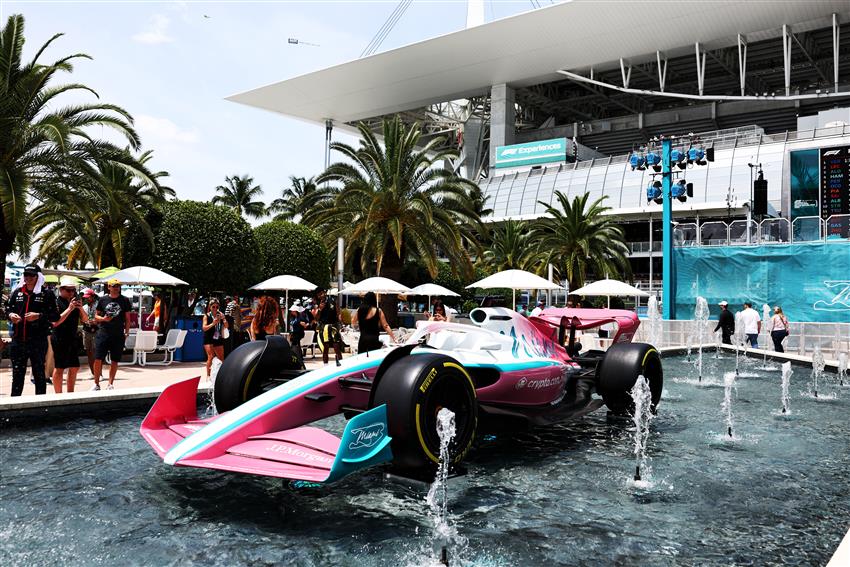 F1 Miami Grand Prix on X: A new F1 Paddock Club is coming to the Miami  International Autodrome this May! 🚨 With unparalleled views of the pitlane  and start/finish straight, luxury hospitality